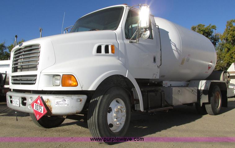 image for item H1119 1998 Ford L8513 Louisville 113 propane delivery truck