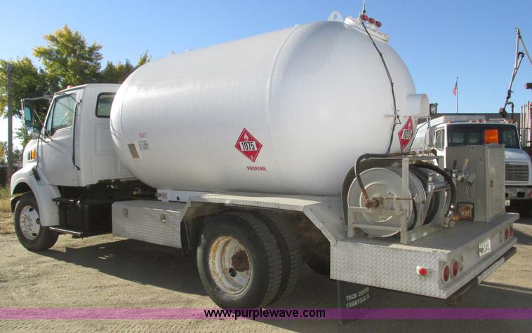 image for item H1119 1998 Ford L8513 Louisville 113 propane delivery truck