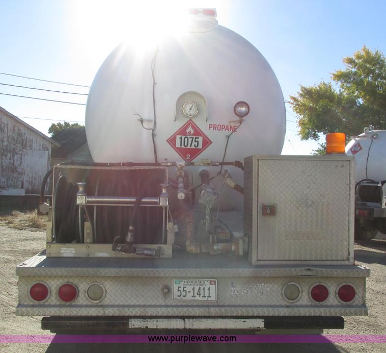 image for item H1119 1998 Ford L8513 Louisville 113 propane delivery truck