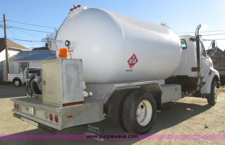 image for item H1119 1998 Ford L8513 Louisville 113 propane delivery truck