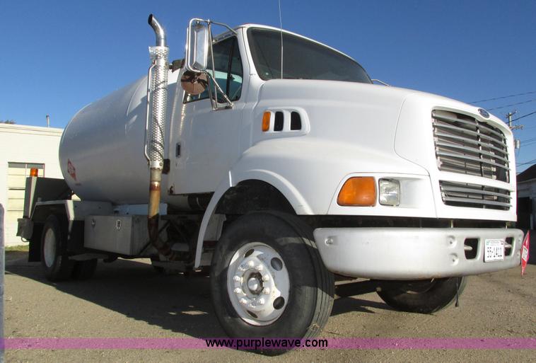 image for item H1119 1998 Ford L8513 Louisville 113 propane delivery truck