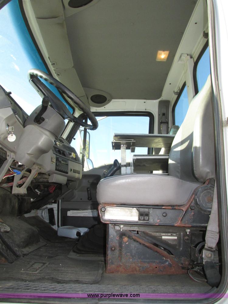 image for item H1119 1998 Ford L8513 Louisville 113 propane delivery truck