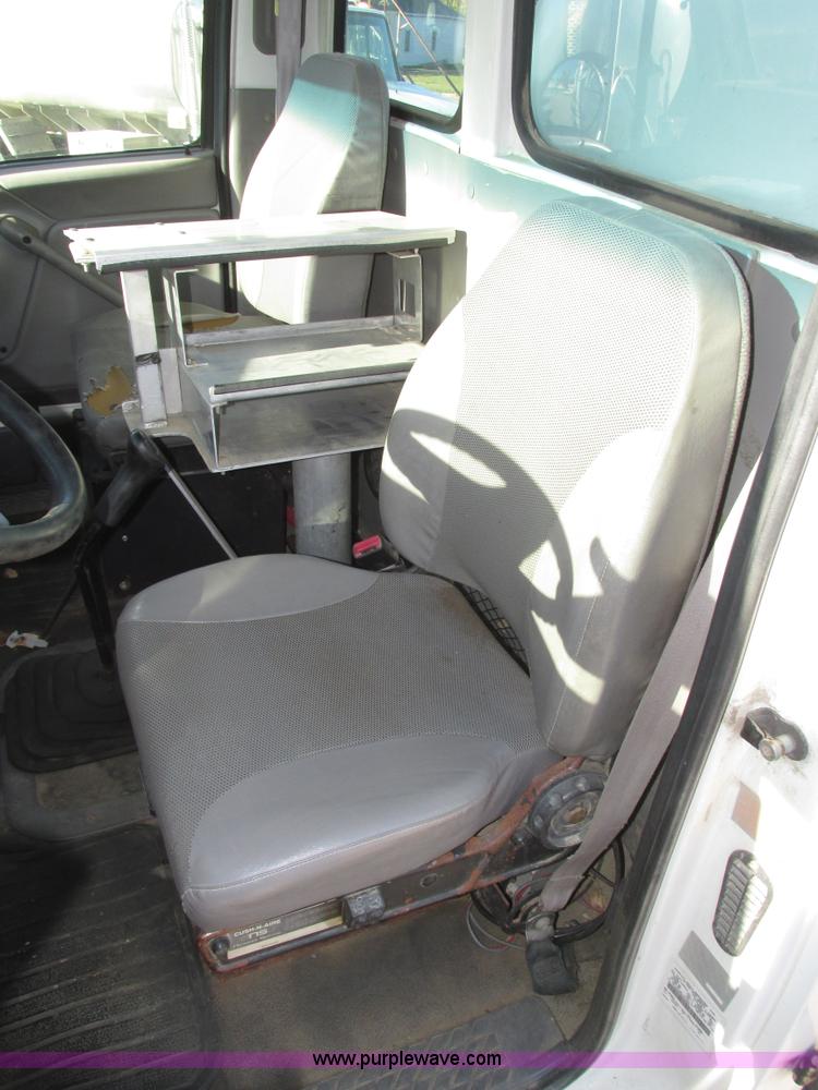 image for item H1119 1998 Ford L8513 Louisville 113 propane delivery truck