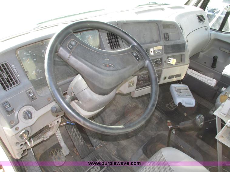 image for item H1119 1998 Ford L8513 Louisville 113 propane delivery truck