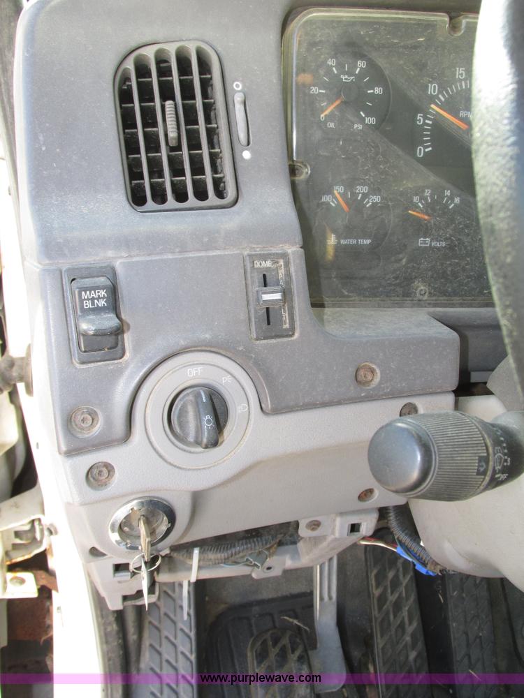 image for item H1119 1998 Ford L8513 Louisville 113 propane delivery truck