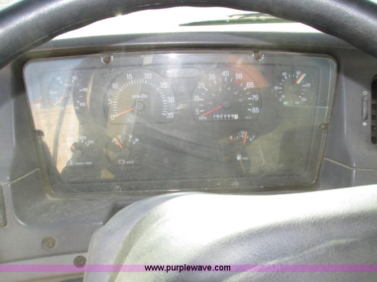 image for item H1119 1998 Ford L8513 Louisville 113 propane delivery truck