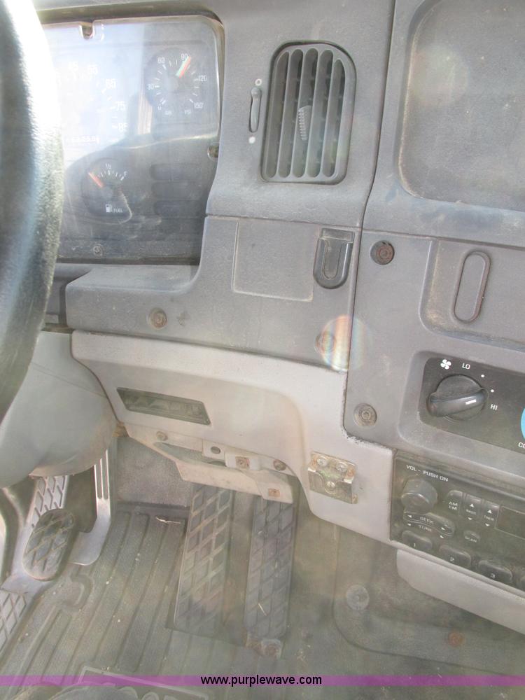 image for item H1119 1998 Ford L8513 Louisville 113 propane delivery truck