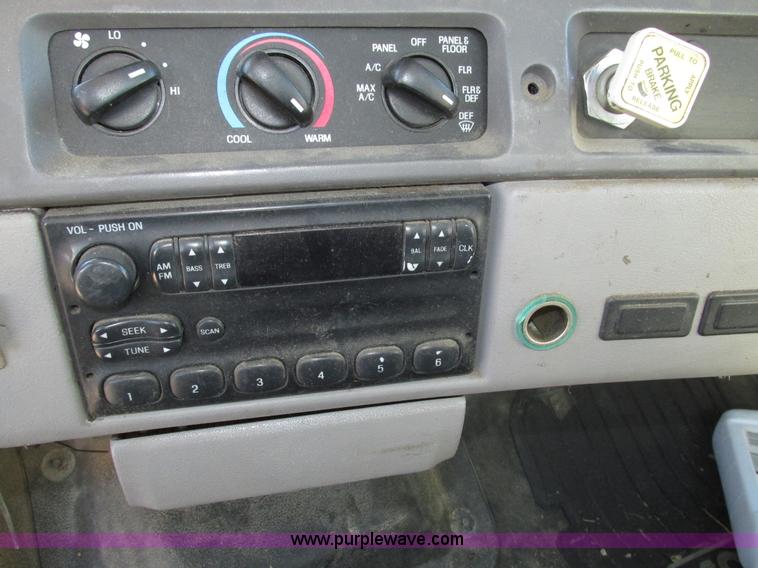 image for item H1119 1998 Ford L8513 Louisville 113 propane delivery truck