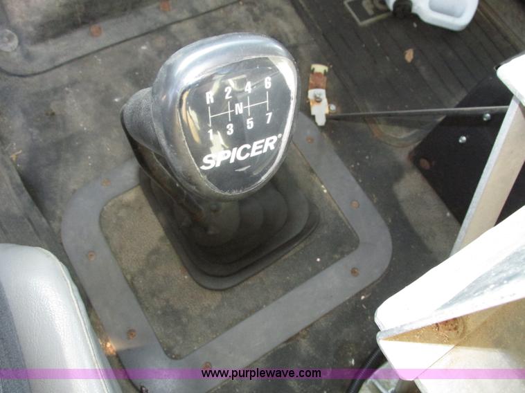 image for item H1119 1998 Ford L8513 Louisville 113 propane delivery truck