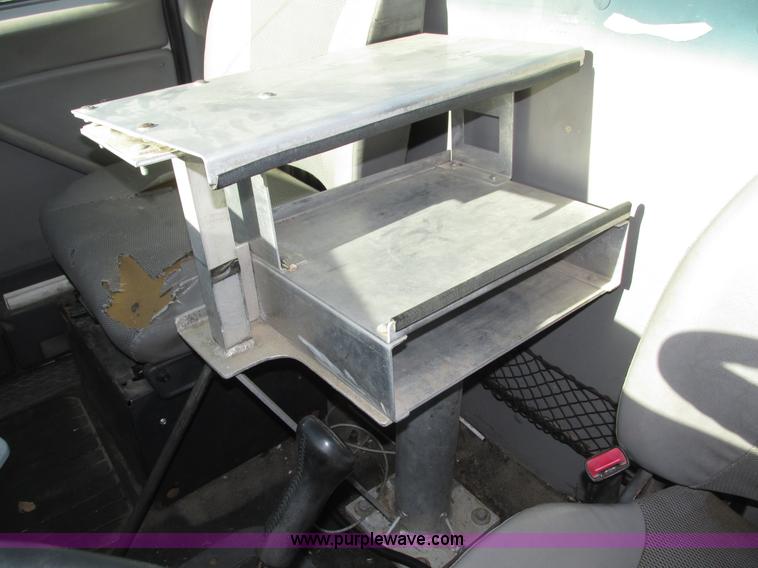 image for item H1119 1998 Ford L8513 Louisville 113 propane delivery truck