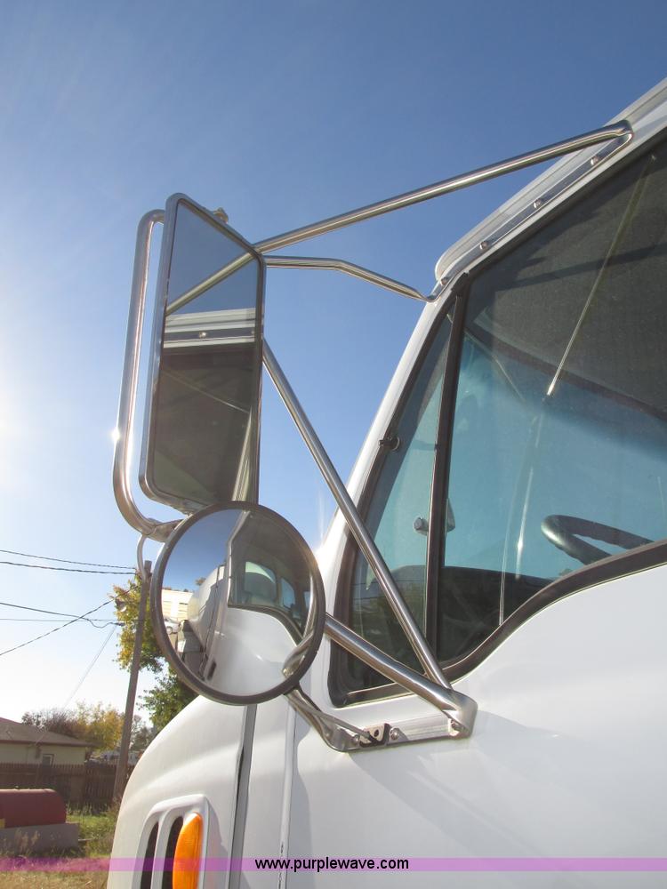 image for item H1119 1998 Ford L8513 Louisville 113 propane delivery truck