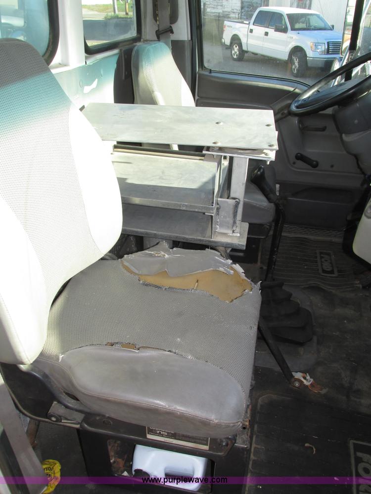 image for item H1119 1998 Ford L8513 Louisville 113 propane delivery truck