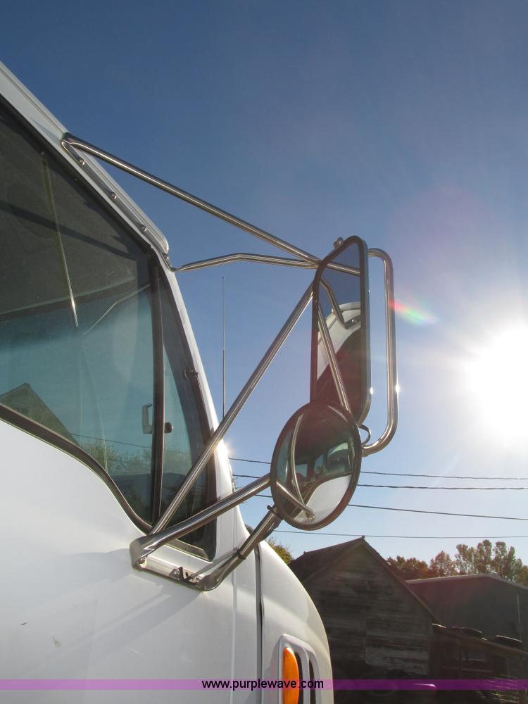 image for item H1119 1998 Ford L8513 Louisville 113 propane delivery truck