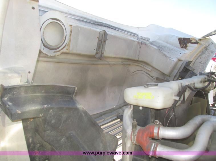 image for item H1119 1998 Ford L8513 Louisville 113 propane delivery truck