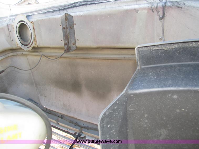 image for item H1119 1998 Ford L8513 Louisville 113 propane delivery truck