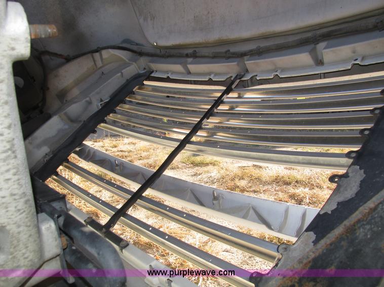 image for item H1119 1998 Ford L8513 Louisville 113 propane delivery truck