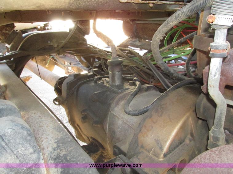 image for item H1119 1998 Ford L8513 Louisville 113 propane delivery truck