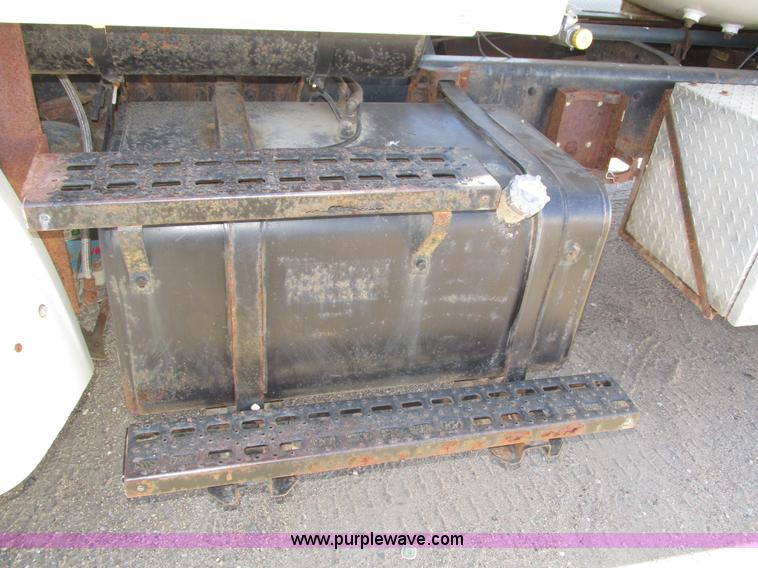 image for item H1119 1998 Ford L8513 Louisville 113 propane delivery truck