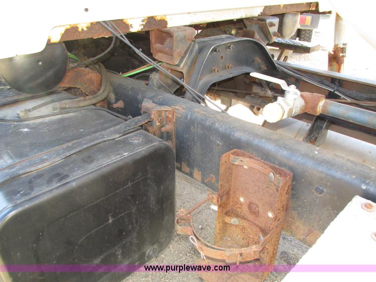 image for item H1119 1998 Ford L8513 Louisville 113 propane delivery truck