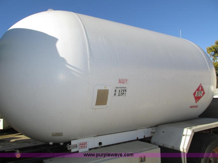 image for item H1119 1998 Ford L8513 Louisville 113 propane delivery truck