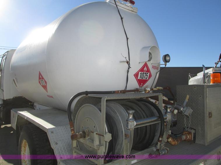 image for item H1119 1998 Ford L8513 Louisville 113 propane delivery truck