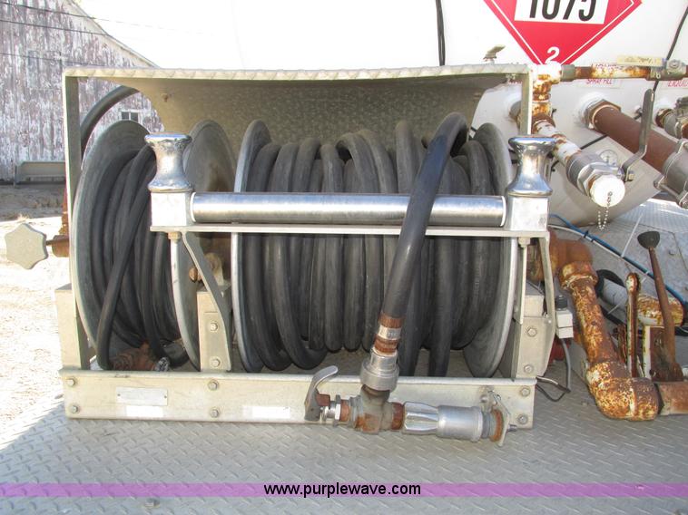 image for item H1119 1998 Ford L8513 Louisville 113 propane delivery truck