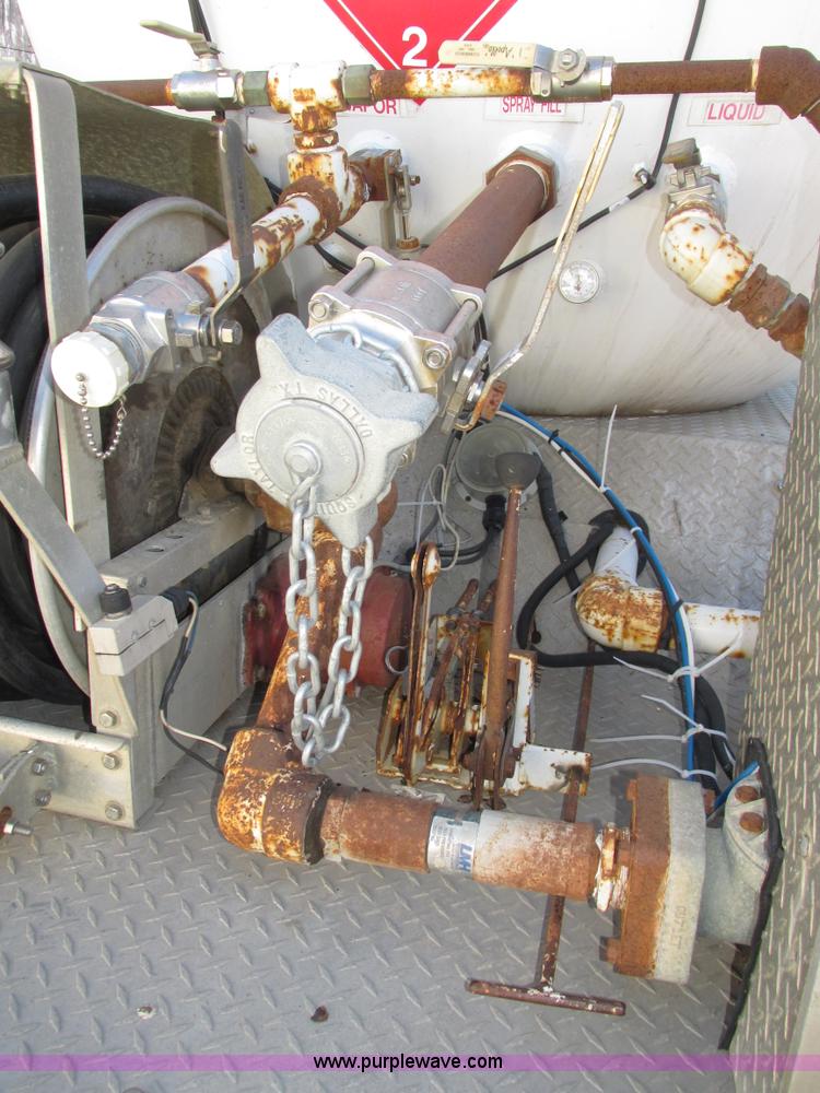 image for item H1119 1998 Ford L8513 Louisville 113 propane delivery truck