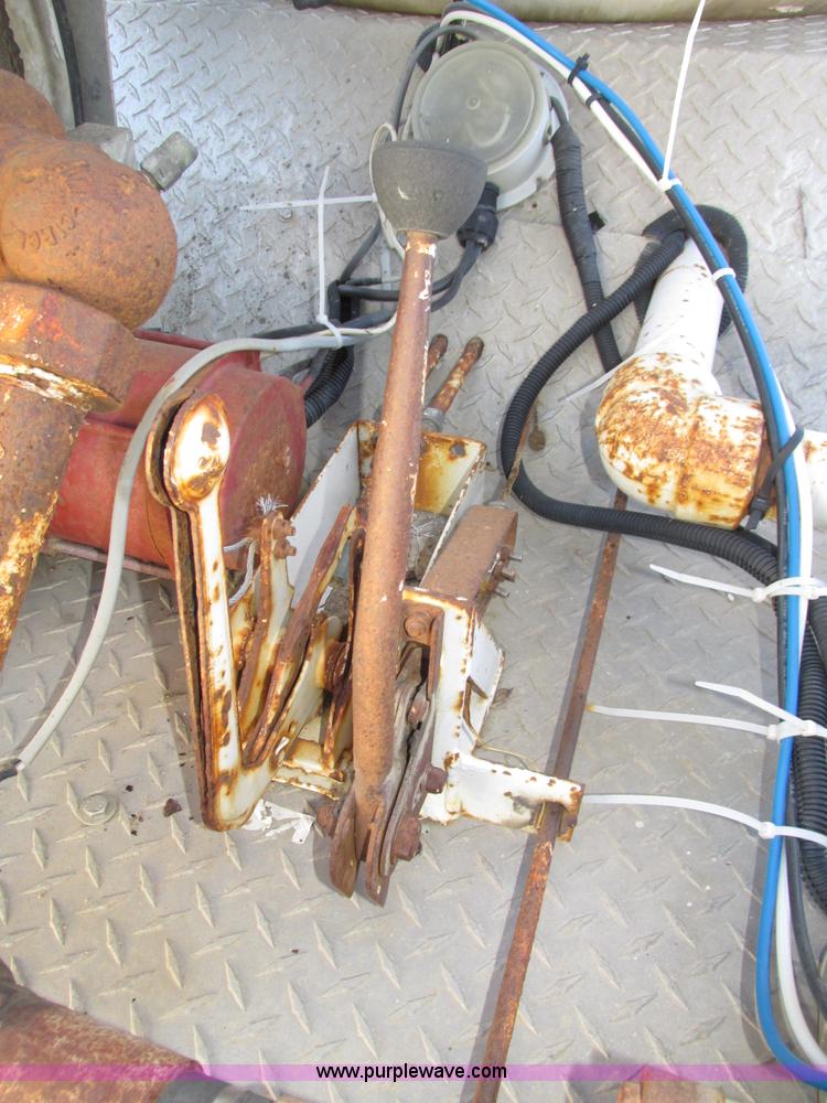 image for item H1119 1998 Ford L8513 Louisville 113 propane delivery truck