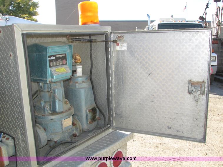 image for item H1119 1998 Ford L8513 Louisville 113 propane delivery truck