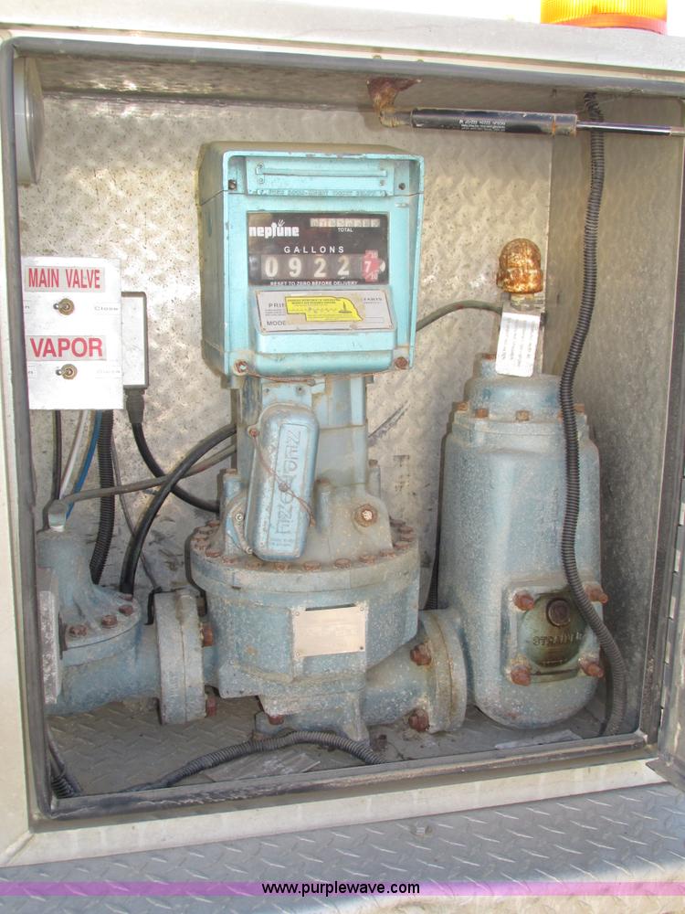 image for item H1119 1998 Ford L8513 Louisville 113 propane delivery truck