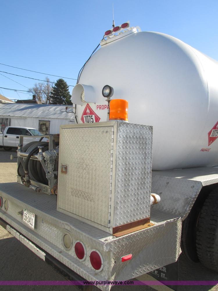 image for item H1119 1998 Ford L8513 Louisville 113 propane delivery truck