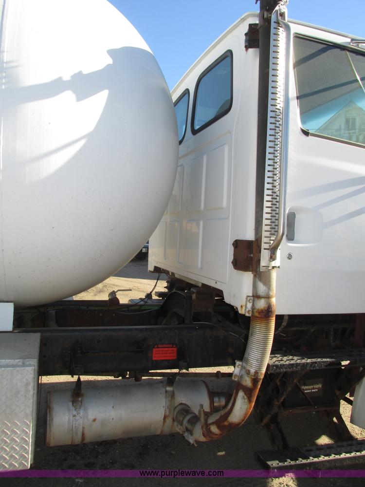 image for item H1119 1998 Ford L8513 Louisville 113 propane delivery truck