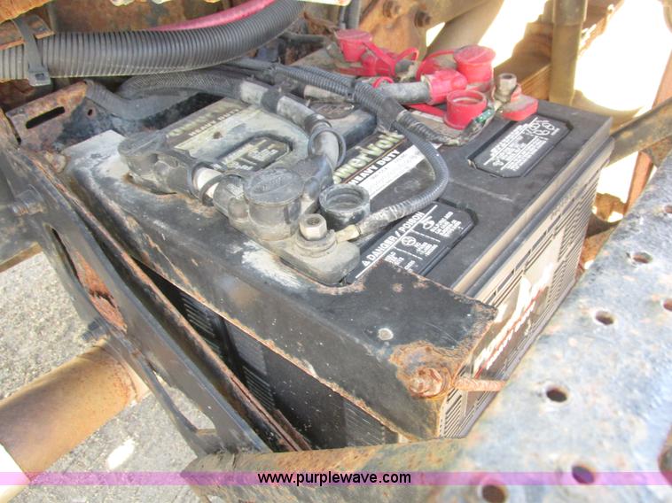 image for item H1119 1998 Ford L8513 Louisville 113 propane delivery truck