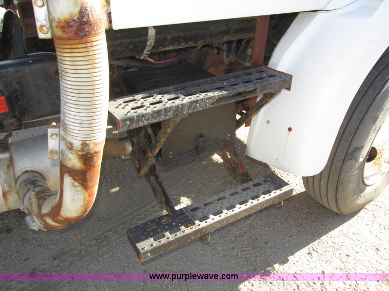 image for item H1119 1998 Ford L8513 Louisville 113 propane delivery truck