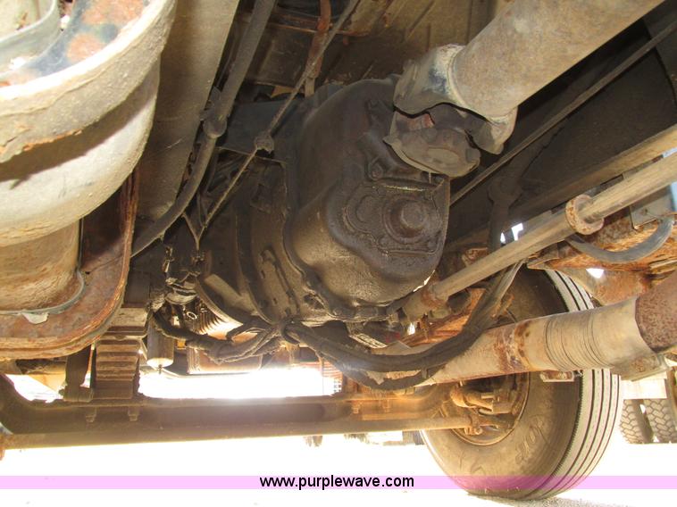 image for item H1119 1998 Ford L8513 Louisville 113 propane delivery truck