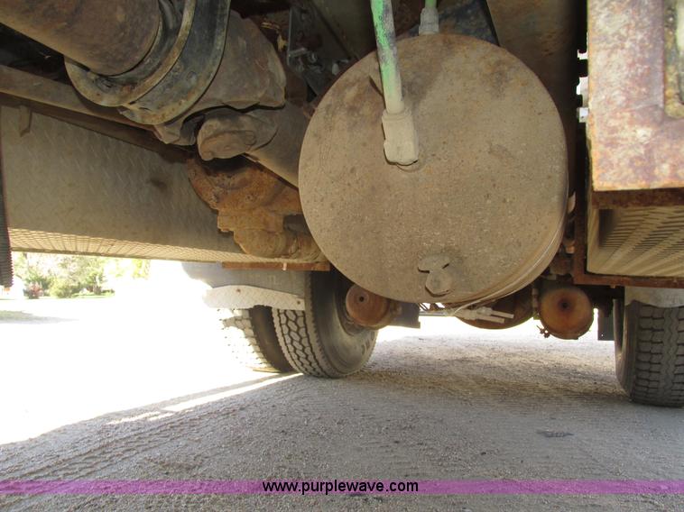 image for item H1119 1998 Ford L8513 Louisville 113 propane delivery truck