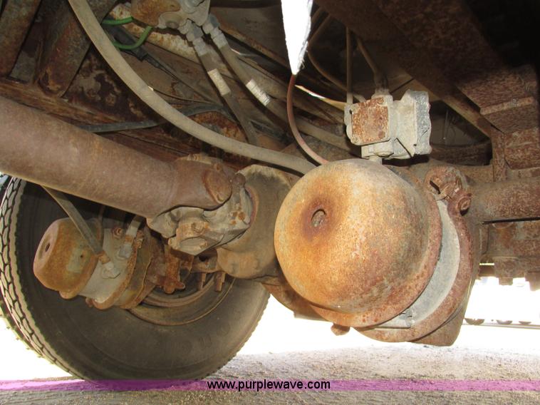 image for item H1119 1998 Ford L8513 Louisville 113 propane delivery truck