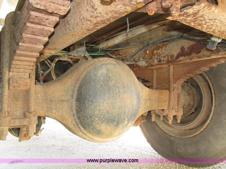 image for item H1119 1998 Ford L8513 Louisville 113 propane delivery truck