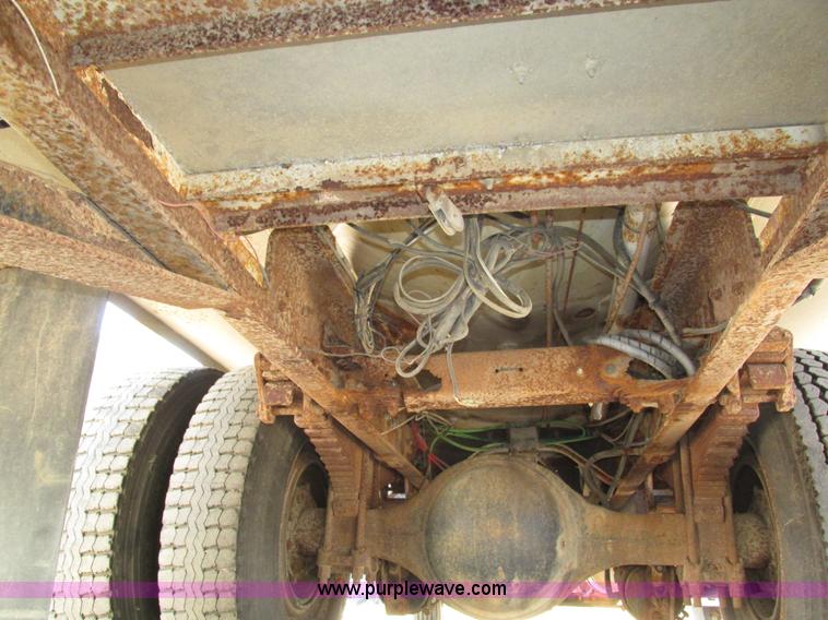 image for item H1119 1998 Ford L8513 Louisville 113 propane delivery truck