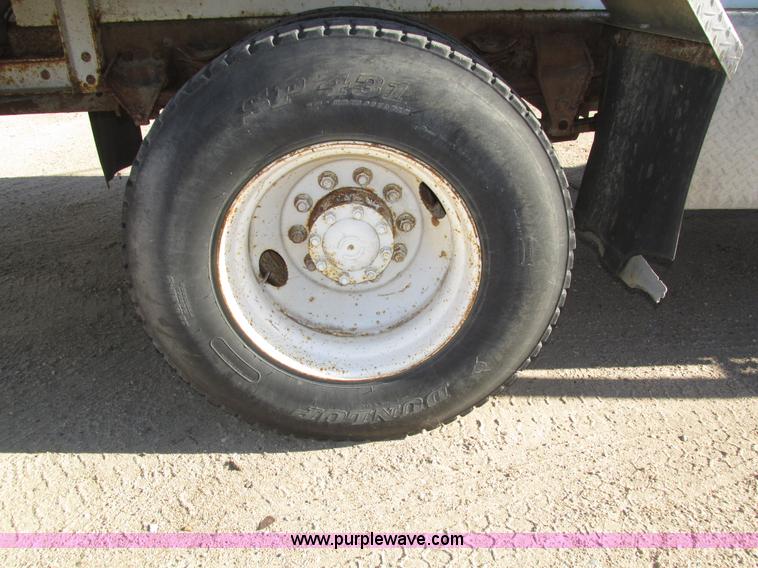 image for item H1119 1998 Ford L8513 Louisville 113 propane delivery truck