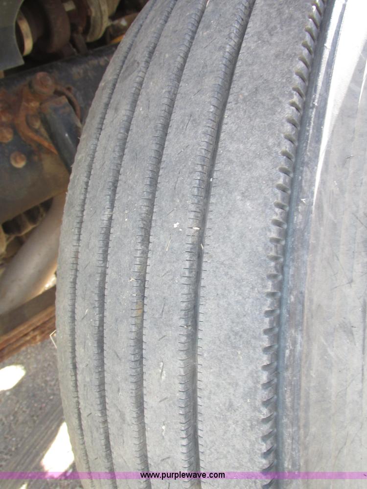 image for item H1119 1998 Ford L8513 Louisville 113 propane delivery truck