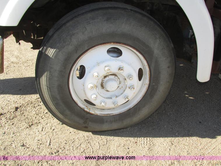 image for item H1119 1998 Ford L8513 Louisville 113 propane delivery truck