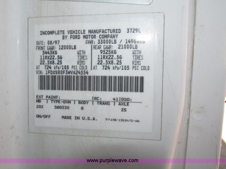 image for item H1119 1998 Ford L8513 Louisville 113 propane delivery truck