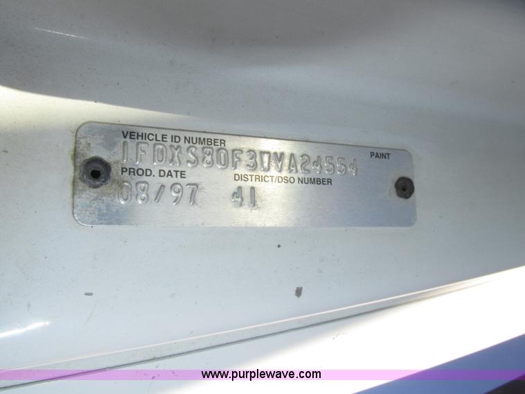 image for item H1119 1998 Ford L8513 Louisville 113 propane delivery truck