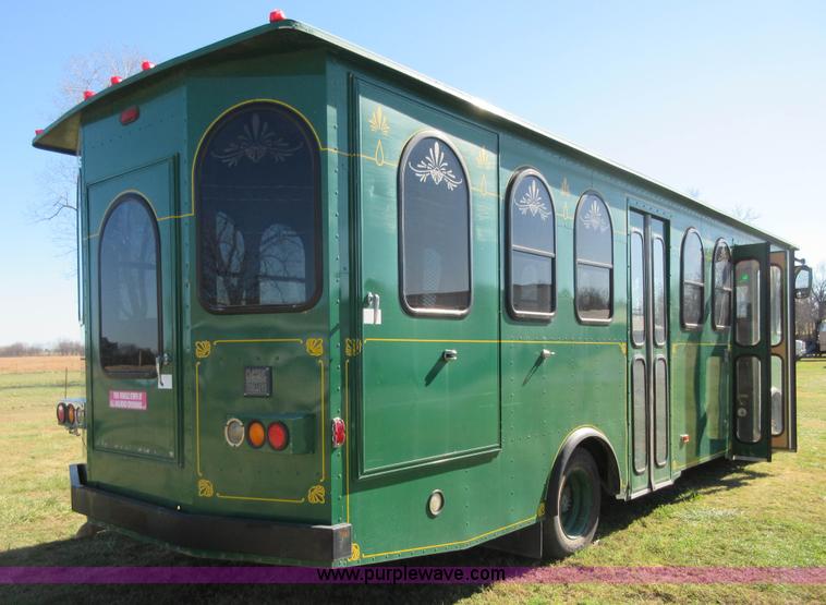 image for item I1853 2007 Freightliner MB55 Supreme Classic trolley