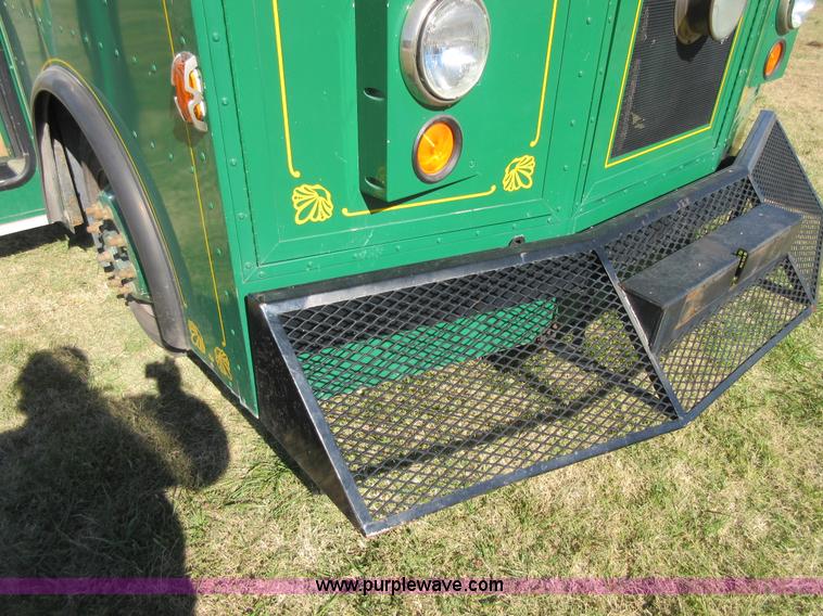 image for item I1853 2007 Freightliner MB55 Supreme Classic trolley