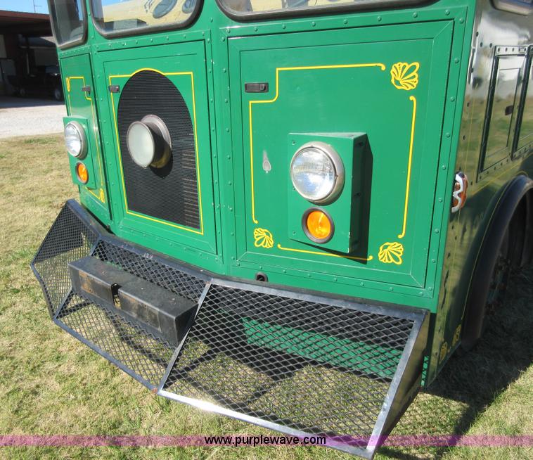 image for item I1853 2007 Freightliner MB55 Supreme Classic trolley