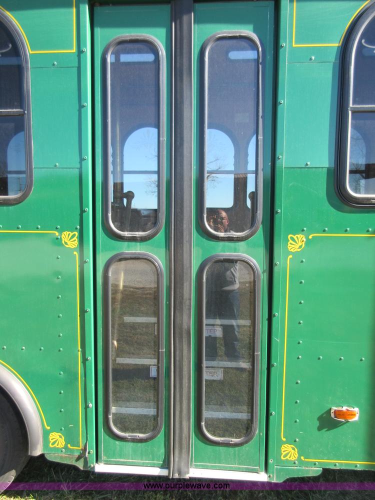 image for item I1853 2007 Freightliner MB55 Supreme Classic trolley