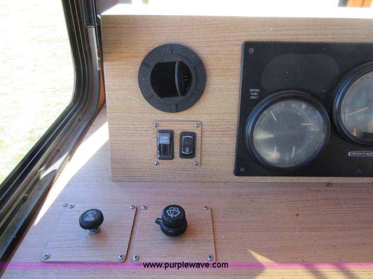 image for item I1853 2007 Freightliner MB55 Supreme Classic trolley