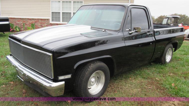 image for item I1888 1986 Chevrolet C10 pickup truck